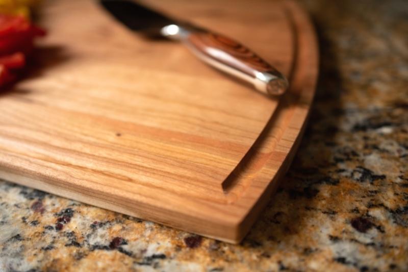 factors to consider when buying a wood cutting board